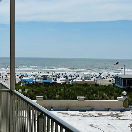 Days Inn By Wyndham Atlantic City Oceanfront-Boardwalk Exterior photo